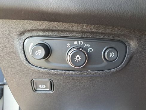 Used 2024 GMC Terrain SLT image 29