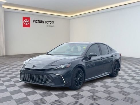 Used 2025 Toyota Camry SE w/ Convenience Package image 11