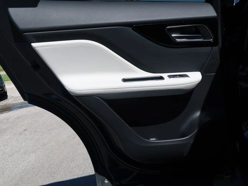 Used 2019 Jaguar F-PACE Prestige image 12