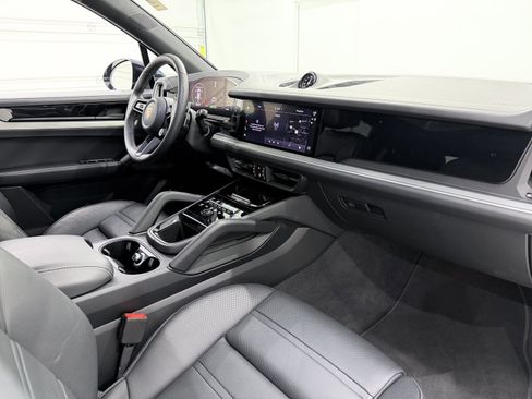 Certified 2026 Porsche Cayenne S AWD/4WD image 24