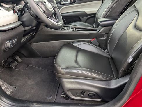 Used 2025 Jeep Compass Limited image 11