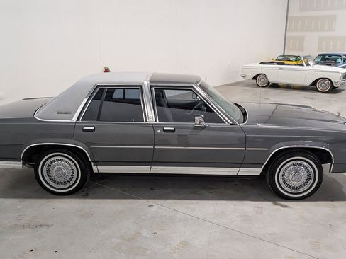 Used 1988 Ford LTD Crown Victoria RWD image 17