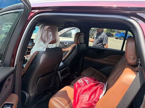 Used 2020 Lincoln Aviator Reserve w/ Elements Package Plus AWD/4WD image 28