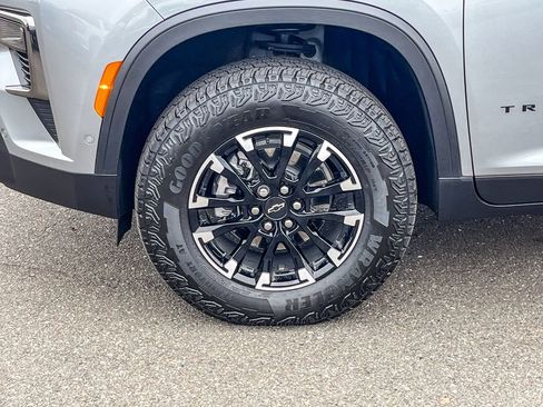 New 2026 Chevrolet Traverse Z71 w/ Enhanced Driving Package image 9