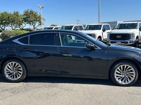 Used 2023 Lexus ES 350 Luxury image 2