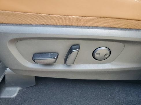 Certified 2025 Nissan Pathfinder Platinum FWD image 26