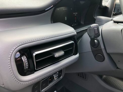 Used 2022 Lincoln Nautilus Reserve w/ Monochromatic Package image 17