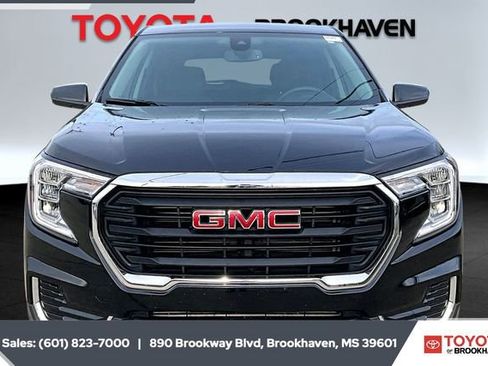 Used 2024 GMC Terrain SLE image 3