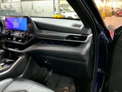 Used 2024 Toyota Highlander XSE image 19