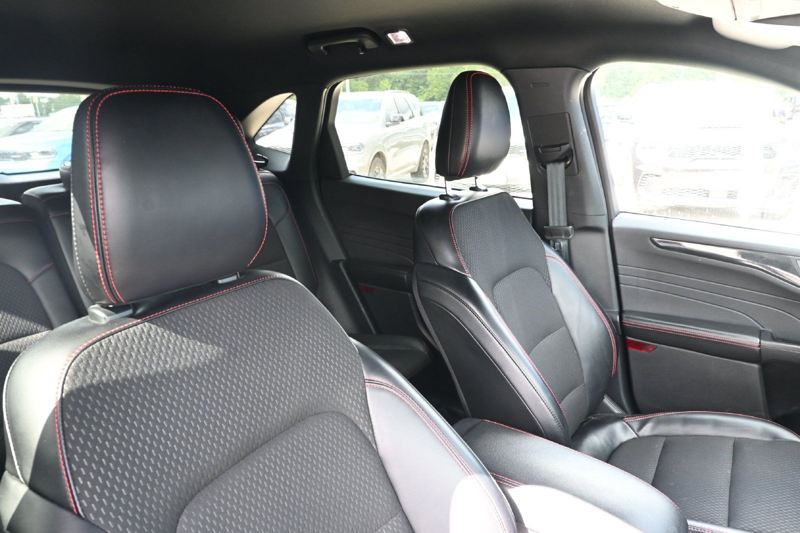 Used 2025 Ford Escape ST-Line Select AWD/4WD image 29
