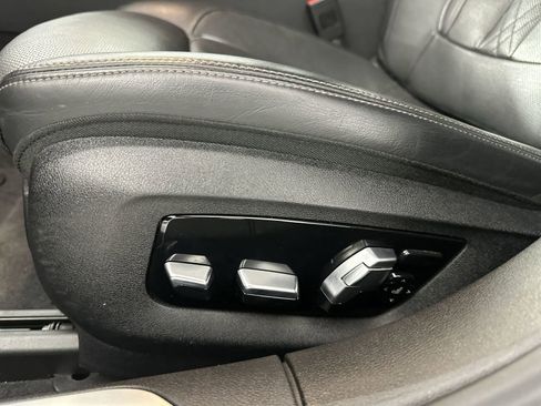 Used 2019 BMW 750i w/ Executive Package image 16