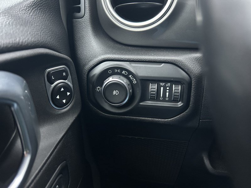 Used 2021 Jeep Wrangler Unlimited Sahara AWD/4WD image 22