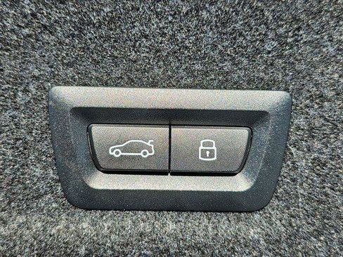 Certified 2024 BMW 330i Sedan w/ Convenience Package image 13