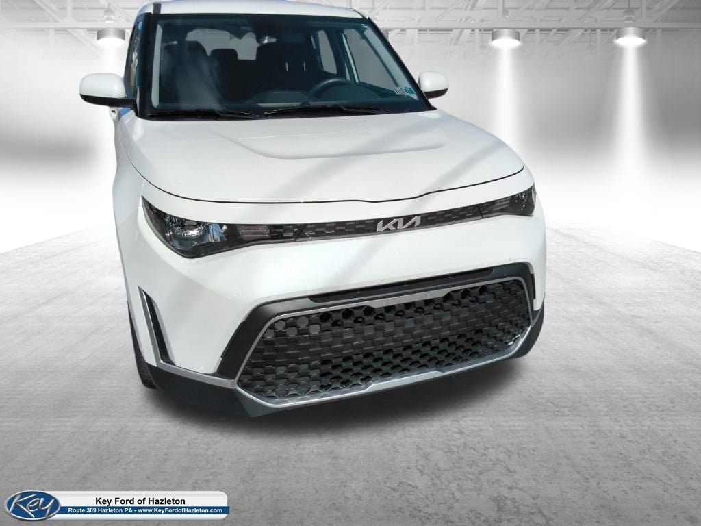 Used 2025 Kia Soul LX FWD image 3