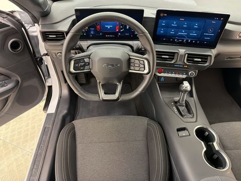 Used 2025 Ford Mustang Coupe RWD image 27