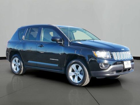 Used 2015 Jeep Compass Latitude image 4