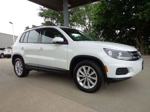 Used 2017 Volkswagen Tiguan Limited w/ Premium Package AWD/4WD image 3