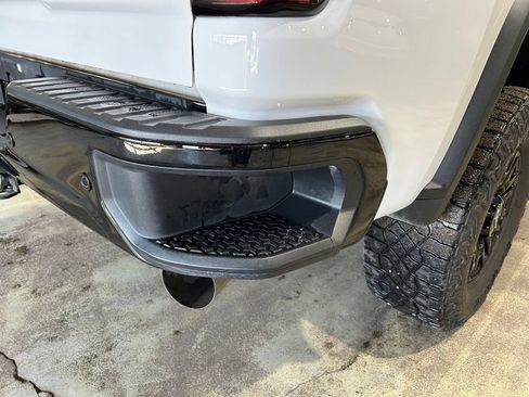 Used 2025 Chevrolet Silverado 2500 ZR2 w/ Technology Package AWD/4WD image 9