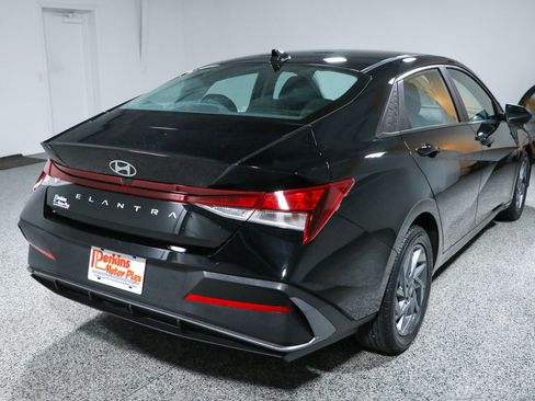 Used 2024 Hyundai Elantra SEL FWD image 7
