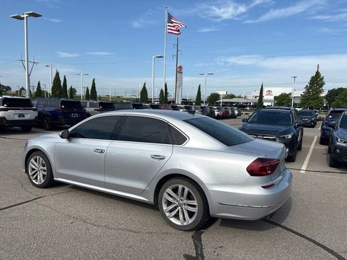 Used 2018 Volkswagen Passat 2.0T SE FWD image 6