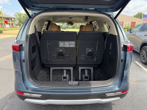 Used 2024 Kia Carnival EX FWD image 12