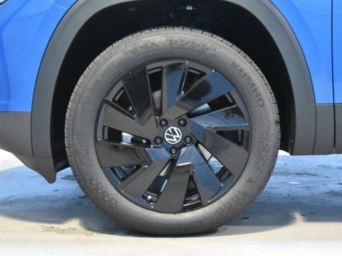 New 2025 Volkswagen Atlas Cross Sport SE AWD/4WD image 19