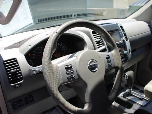 Used 2015 Nissan Frontier SV w/ SV Value Truck Package RWD image 17