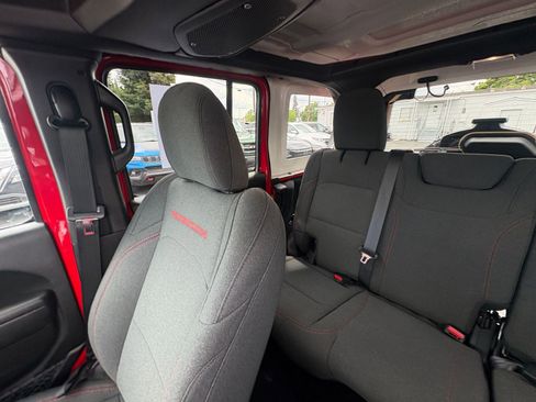 Used 2025 Jeep Wrangler Unlimited Rubicon AWD/4WD image 38