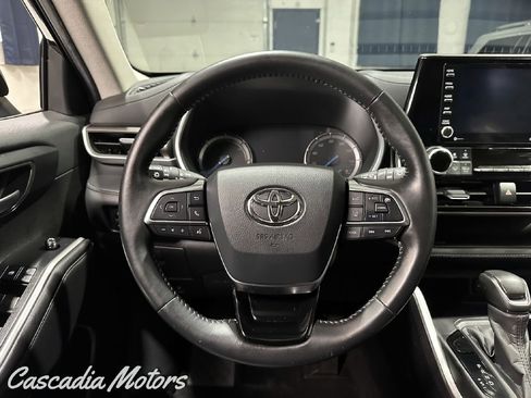 Used 2020 Toyota Highlander XLE AWD/4WD image 38