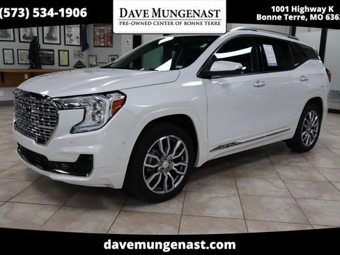 Used 2024 GMC Terrain Denali w/ Denali Premium Package AWD/4WD image 1