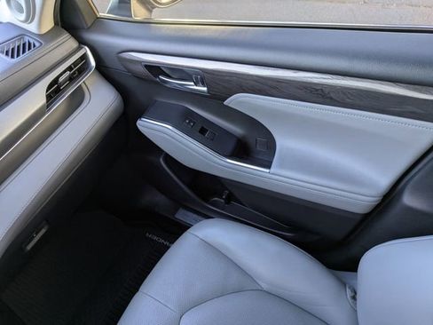 Used 2021 Toyota Highlander Limited image 15
