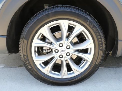 Used 2023 Ford Explorer Limited w/ Limited Technology Package AWD/4WD image 8
