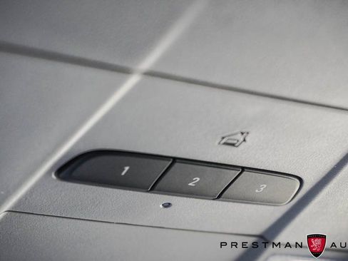 Used 2019 GMC Acadia SLT image 32