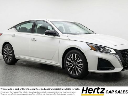 Used 2025 Nissan Altima 2.5 SV image 1