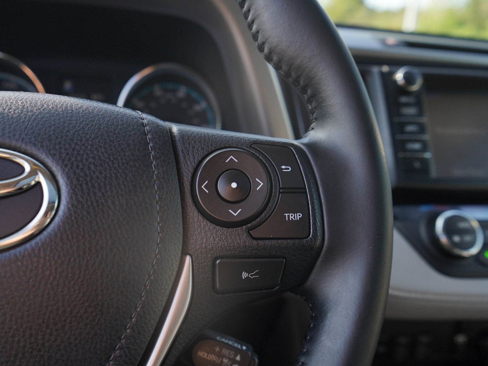 Used 2018 Toyota RAV4 Limited AWD/4WD image 28