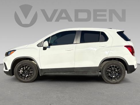 Used 2022 Chevrolet Trax LS w/ Tint and Cruise Package image 7