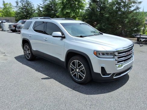 Used 2020 GMC Acadia SLT w/ Driver Alert Package II FWD image 3