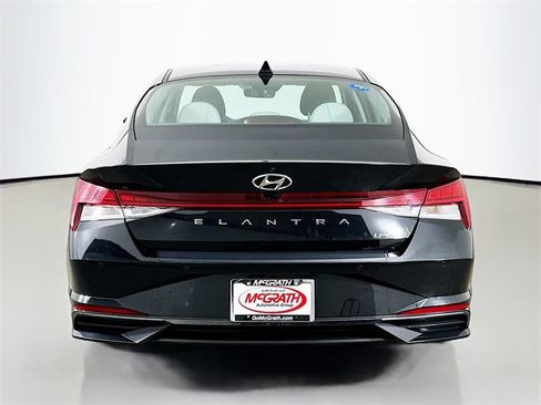 Used 2022 Hyundai Elantra Limited image 17