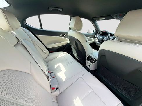 Used 2025 Genesis G70 2.5T RWD image 27