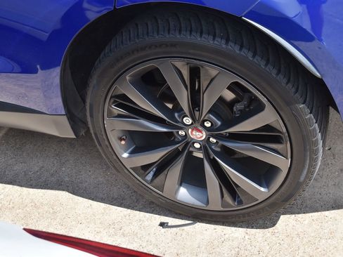 Used 2018 Jaguar F-PACE Prestige image 7