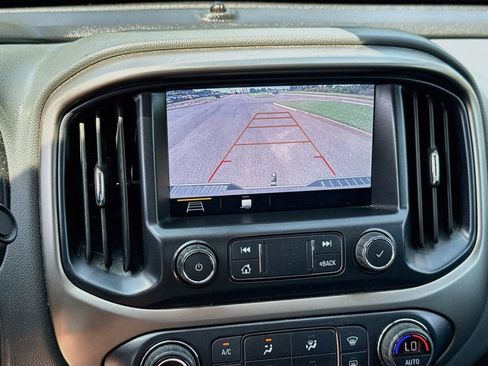 Used 2019 Chevrolet Colorado Z71 AWD/4WD image 14