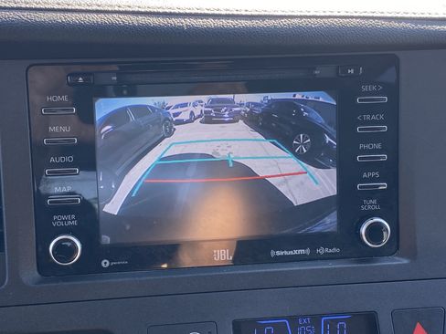 Used 2020 Toyota Sienna SE Premium FWD image 24