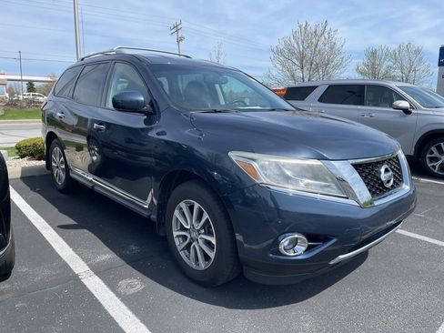Used 2016 Nissan Pathfinder SL image 2
