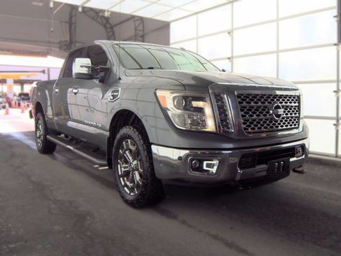 Used 2019 Nissan Titan SL w/ Chrome Package AWD/4WD image 6