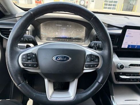 Used 2021 Ford Explorer XLT w/ Equipment Group 202A AWD/4WD image 18