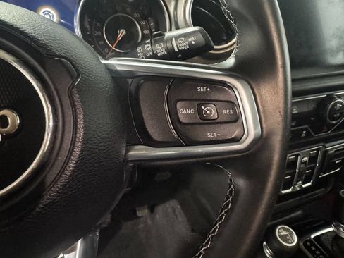 Used 2019 Jeep Wrangler Unlimited Sahara w/ Uconnect 4C Nav & Sound Group AWD/4WD image 7