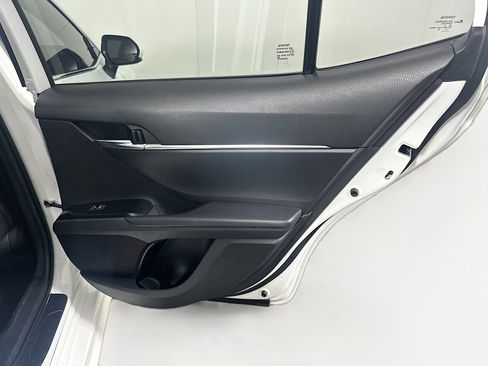 Used 2020 Toyota Camry SE FWD image 29