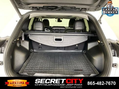 Used 2019 Jeep Cherokee Trailhawk AWD/4WD image 30