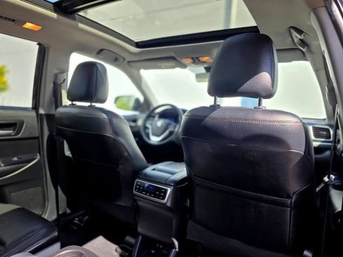 Used 2019 Toyota Highlander Limited Platinum AWD/4WD image 46