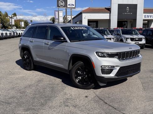Used 2023 Jeep Grand Cherokee Limited image 2